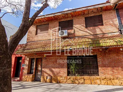 Casa en lote propio 6 ambientes - Le Brique Propiedades -