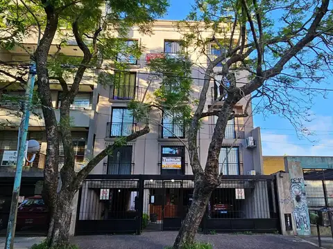 Funcional y con Cochera | 2 Amb. en Pleno Centro de Castelar