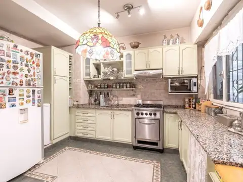 Departamento 4 ambientes con 2 baños