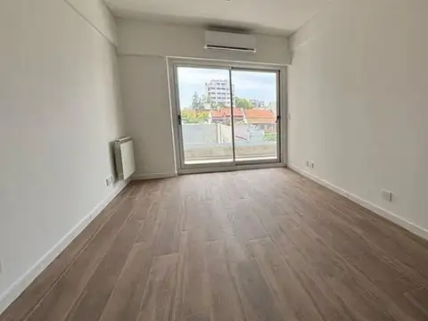 3 Ambientes con Balcón sobre Av. Cabildo Nuñez