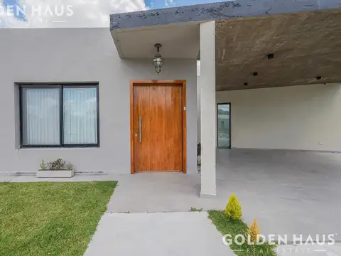 Casa en Venta con 3 cocheras