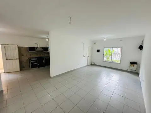 Casa 3 ambientes con 1 baño