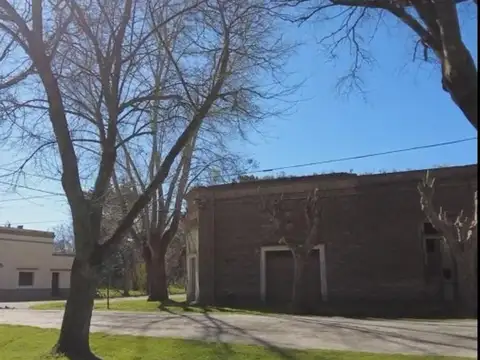 CASA amplio lote Balcarce