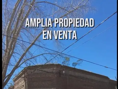 CASA amplio lote Balcarce