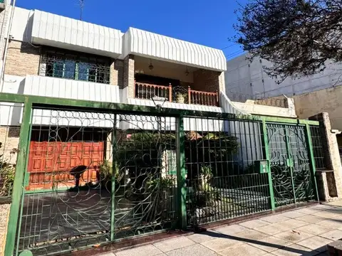 EXCELENTE CASA CON ORIENTACIÓN ESTE