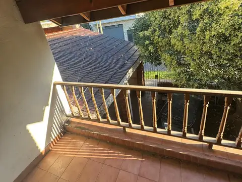 CASA DE 5 AMB EN DOS PLANTAS SOBRE LOTE DE 8.66X26.42 en VENTA EN VILLA LYNCH