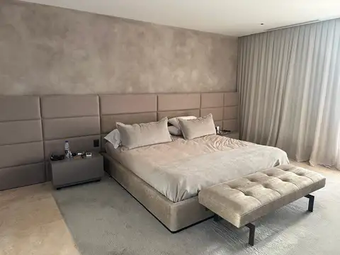 VENTA ESPECTACULAR CASA DE 5 AMBIENTES EN LAGOS DEL GOLF EN NORDELTA