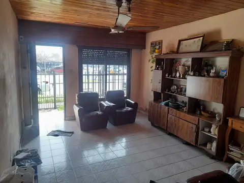 CASA  3 AMBIENTES