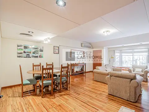 ESPECTACULAR PH CON JARDÍN Y PARRILLA! Impecable! Todo luz y Sol! 2 Cocheras! Baulera! ÚNICO! OPORT!