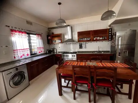 Depto Tipo Casa 4 ambientes con 2 baños