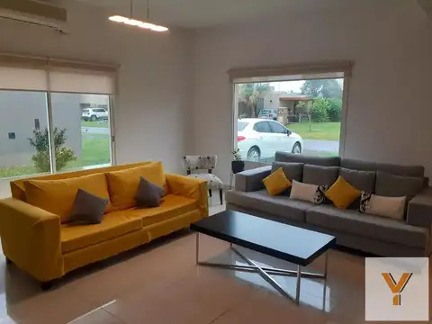 Casa en venta - 3 Dormitorios 3 Baños - 205Mts2 - Pilar del Este