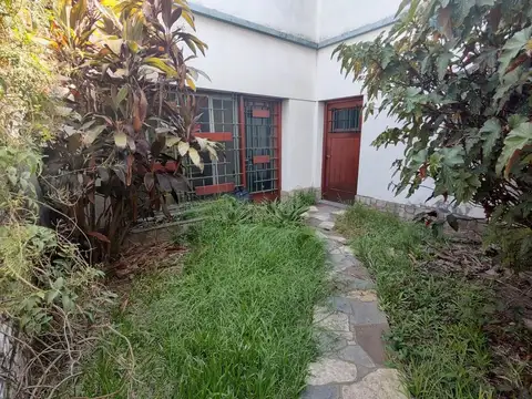 VENTA PH SIN EXPENSAS 4 DORMITORIOS COCHERA JARDIN