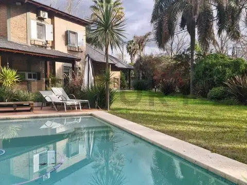 Casa 6 ambientes con 4 baños