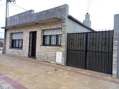 Casa en venta - 3 Dormitorios 2 Baños - Tandil