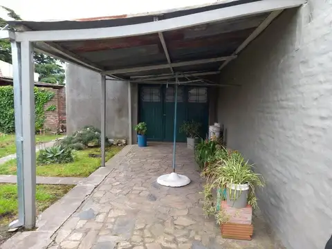 Pizzorno e/ Avenida Lunghi y Alonso