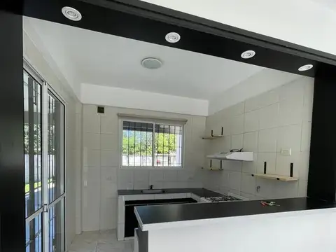 Casa en Venta con 4 cocheras