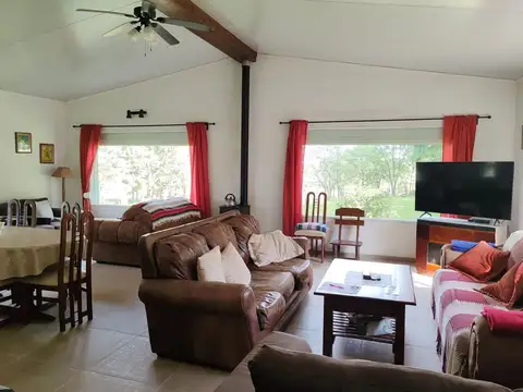 CHACRA 5 HAS CON ESPECTACLUAR CASCO SOBRE RUTA