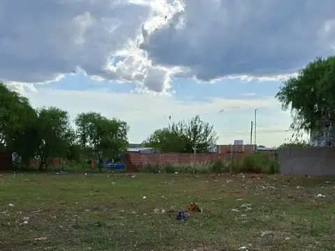 Venta de Terreno en calle Urdinarrain y Echague