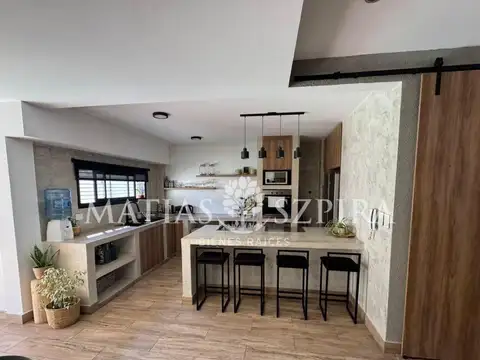 Casa en Venta con 3 cocheras