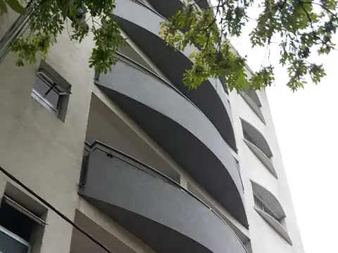 Dpto, 1 dormitorio, cocina y lavadero separados, 1 baño y balcón