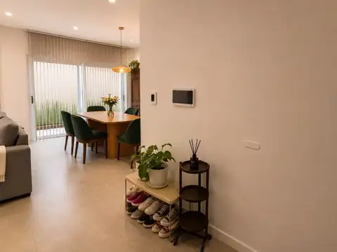 Casa en Alquiler con 1 cochera