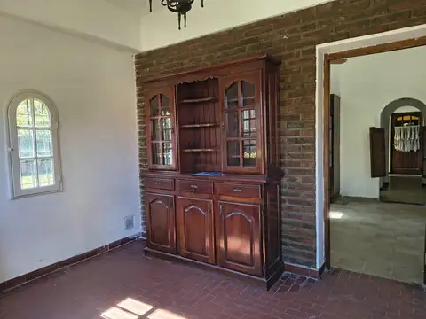 Casa en Alquiler con 4 cocheras