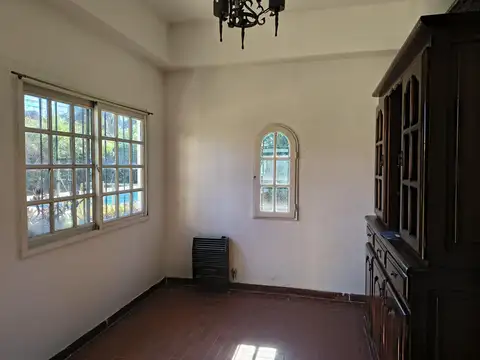 Casa 4 ambientes con 2 baños