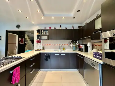 Casa Minimalista en venta 4 ambientes en Moron Sur