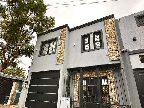 Casa Minimalista en venta 4 ambientes en Moron Sur