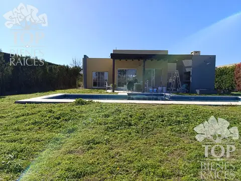 Casa 6 ambientes con 2 baños