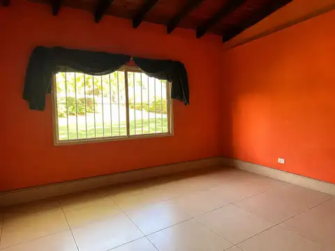 Casa 4 ambientes con 1 baño