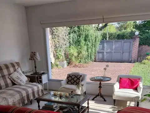 Casa 5 ambientes con 4 baños