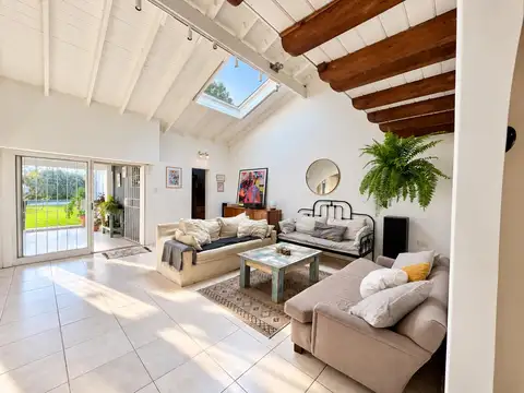 Casa 5 ambientes con 3 baños