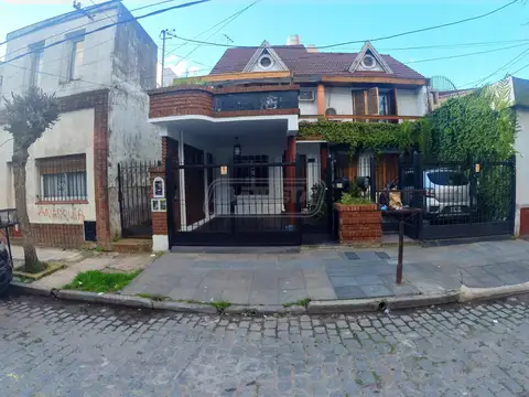 Casa - Venta - Argentina, Villa Sarmiento - Emilio Mitre 131