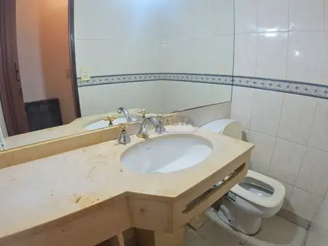 Casa 6 ambientes con 3 baños