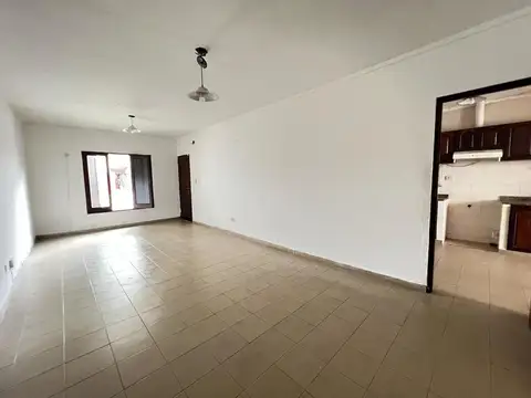 Casa 5 ambientes con 1 baño