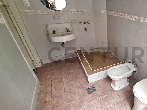 PH de 4 ambientes al frente-Planta Baja a Refaccionar