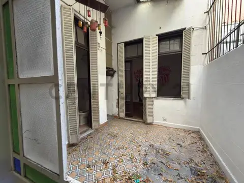 VENTA PH 4 ambientes EN ALMAGRO SIN EXPENSAS - Planta Baja al frente - Entrada independiente -Patio