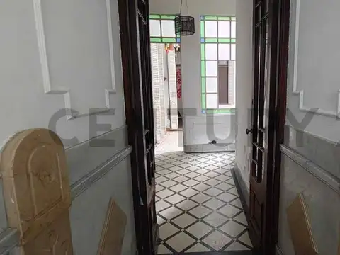 PH de 4 ambientes al frente-Planta Baja a Refaccionar