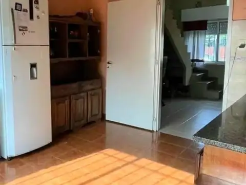 Casa 6 ambientes con 2 baños