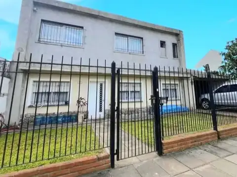 CASA EN VENTA CASTELAR NORTE
