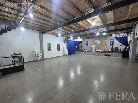 Venta local de 216 m2 en Wilde