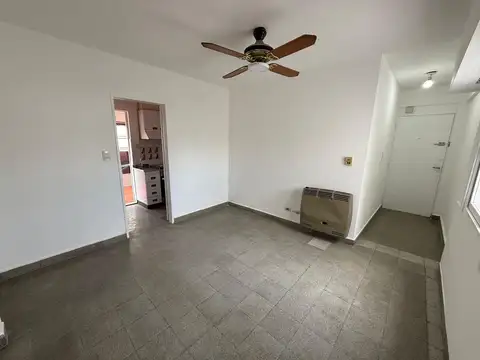 Departamento en  Alquiler 2 ambientes con terraza propia.