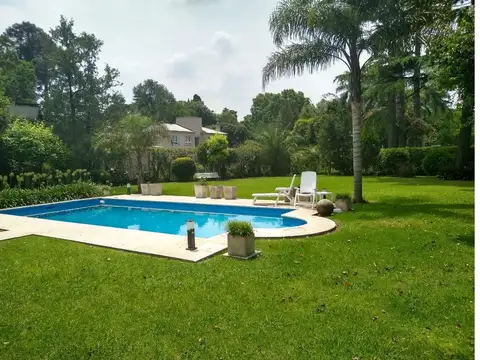 Casa 8 ambientes con 5 baños