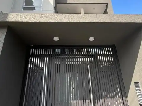 Departamento 3 ambientes de categoria con terraza propia y  cochera. Ciudadela.