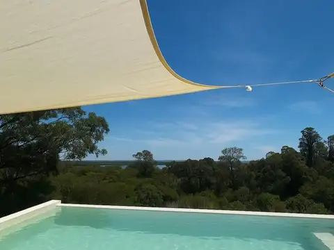 VENTA CASA CON GRAN TERRENO EN LAS CUMBRES