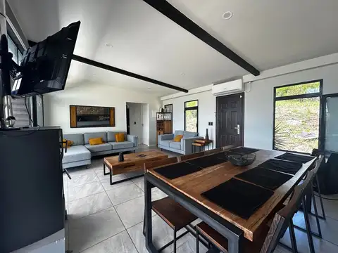 VENTA CASA CON GRAN TERRENO EN LAS CUMBRES