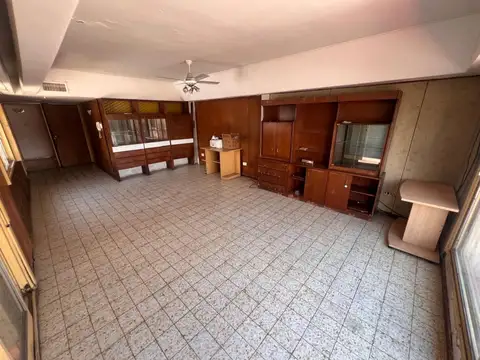 Departamento a reciclar de 2 dormitorios con terraza exclusiva, oportunidad
