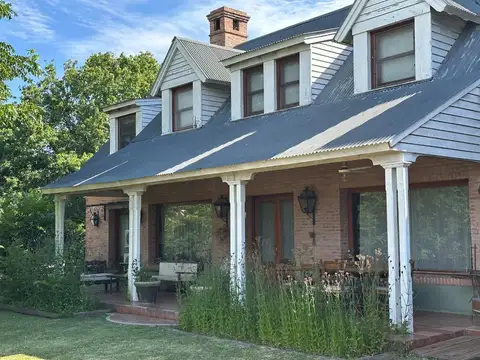 Club de Polo Centauros, calle Gonzalo Tanoira s/n y Ruta 100