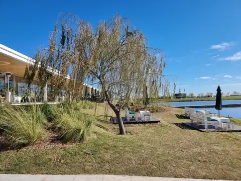 Lote al agua en venta | Amarras